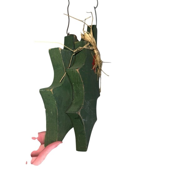 Primitive Holly Leaf Christmas Wall Hanging Rustic Wood Folk Art Decor - Picture 9 of 16